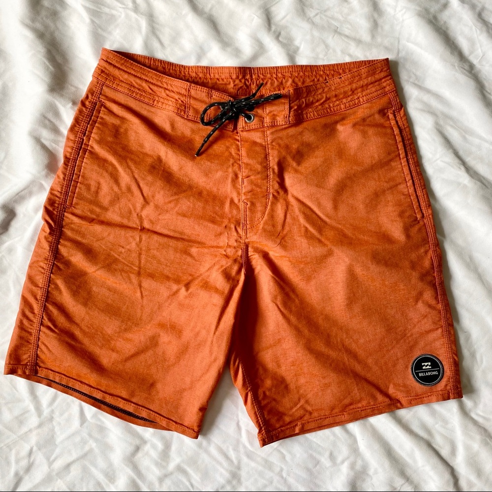 Billabong board/walking shorts - Picture 2 of 4